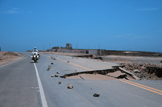 Grant steers around a road hazard - aftermath of flooding on the Pan American Highway!