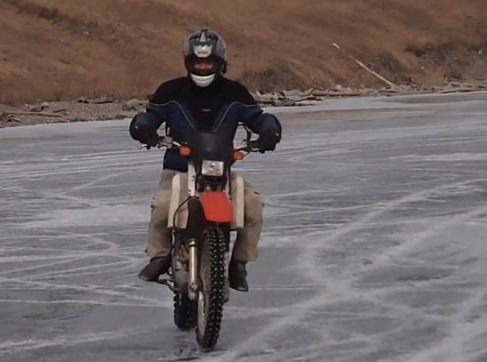 Daan Stehouwer - riding on the ice.