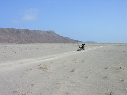 Crossing sand roads to the Moulhoule border post