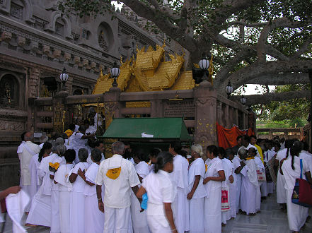 Faithful passing the spot where Buddha gained enlightenment