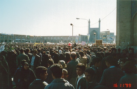 The President arrives to the Khomeini square in Esfahan