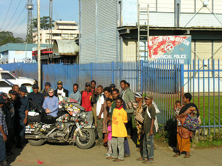 Photo with police outside the Mt Hagen station