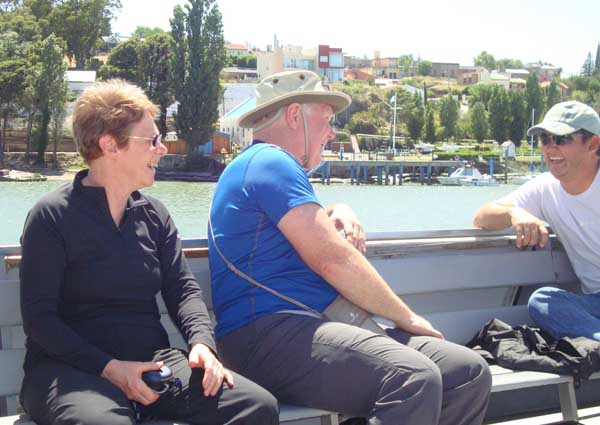 12) Cris and Bob chatting with Andrés on the boat. 