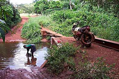 Wet road in Central African Republic .