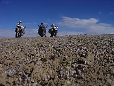 Tadjikistan - Roshkala valley - Turumtai lake - three bikers.