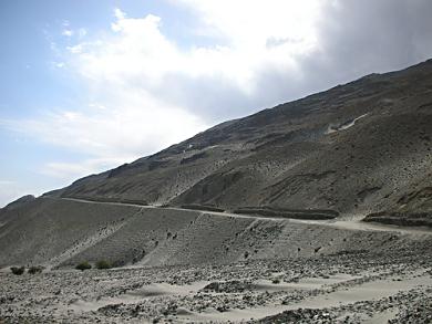 Tadjikistan - road to Khorog - sand dune.