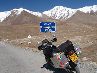 The Khunjerab Pass, almost as high as a motorbike can get.
