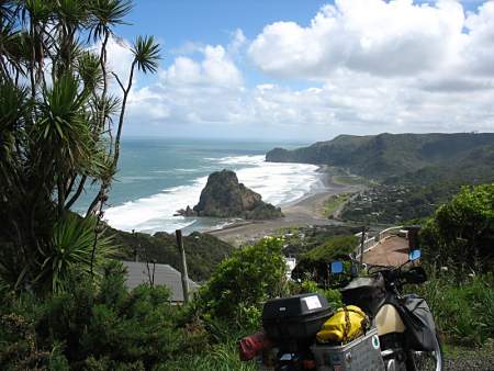 Piha Beach .