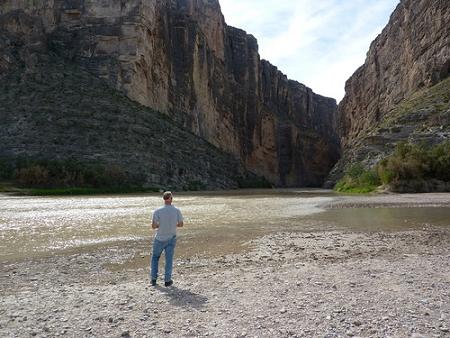 Rio Grande - USA to the right, Mexico to the left.