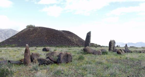 Saks' burial mounds