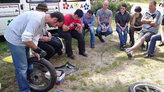 Jens Ruprecht demonstrates tire changing, HU Germany meeting.