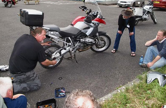 Jay Johnston leading a bike tech session.