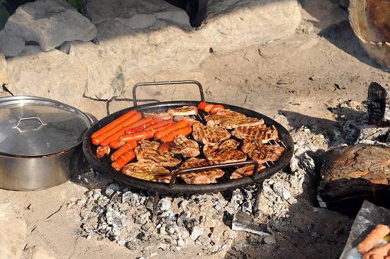 HU Montenegro 2013 barbecue.