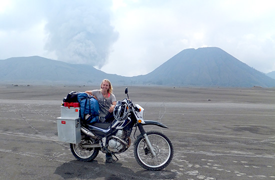 Chantal Simons, Desert eruption