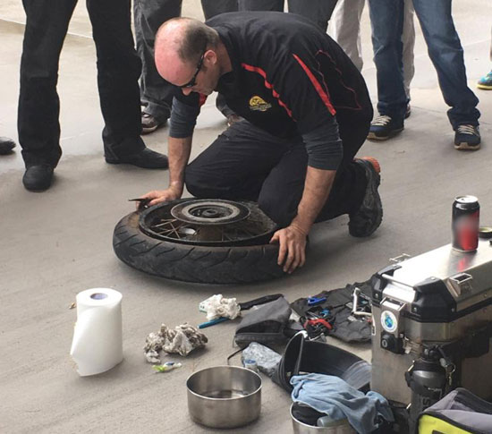 Xander's tyre-changing demo