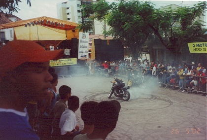 Putting on a donut display at the Itaborai motorcycle rally