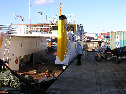 Shissiwani, the Tomorrow boat, with engine problems 