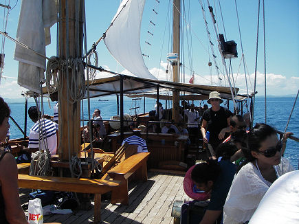 Sailing to Mystery island aboard "Ra Marama"