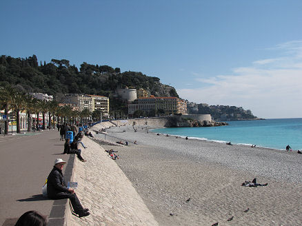 Picnic lunch on the Nice promenade