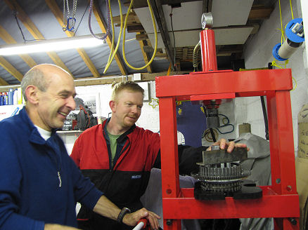 Pressing in the new clutch bearing