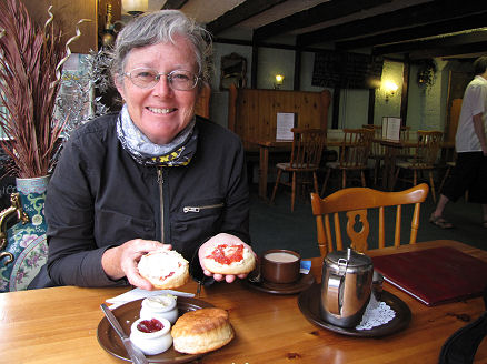 The difference between Devonshire and Cornish Tea, cream or jam first