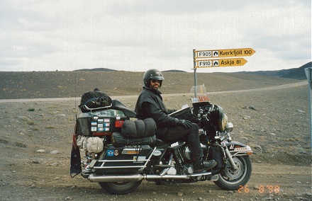 Heading along the dirt tracks to the inland