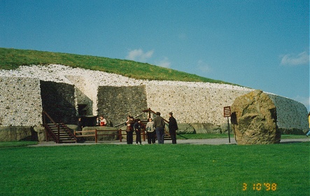 Newgrange neolithic tomb, 5000 years old