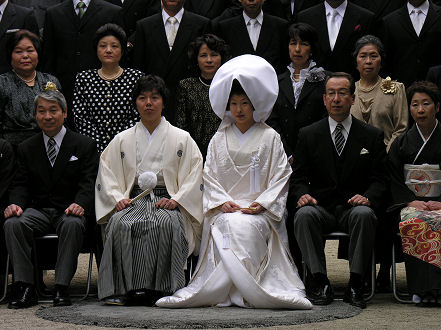 Wedding couple in Meiji Park Tokyo