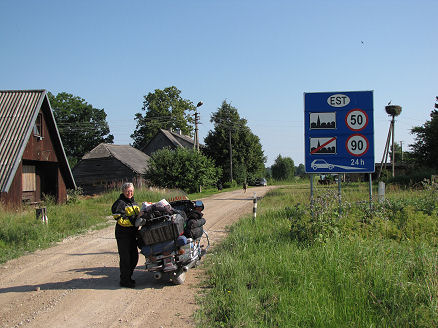 Crossing into Estonia at a small border