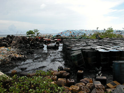 An environmental problem of oil and plastic on the garbage island