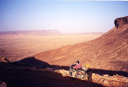 Heading down into the Wadi, off to Choum, hopefully for a train