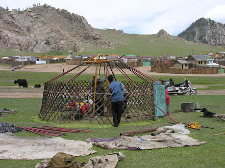 Constructing a basic ger on the outskirts of Tsetserleg