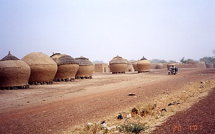 Mud and grass silos used to store grains