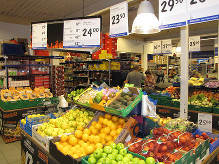 Supermarket prices not near the product making it hard to identify prices