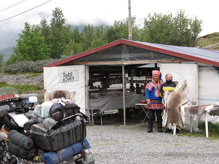 Buying a reindeer skin from a Sami herder