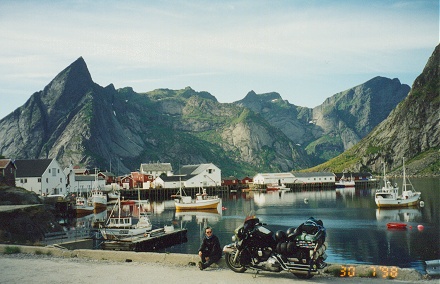 Clear air, calm fishing bay of the Lofoten Islands