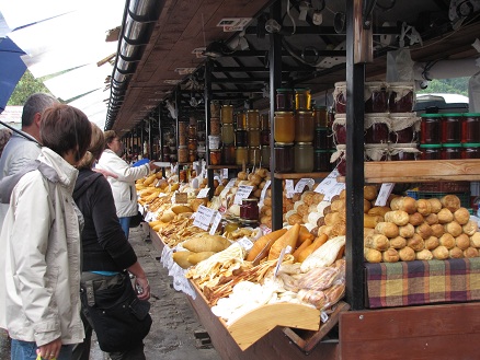 Selecting local smoked cheeses in Zakopane