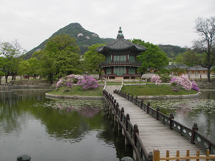 The Palace's quiet gardens