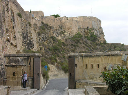 A long walk uphill to the castle, Alicante