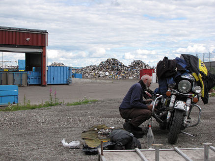 Changing oil at the Kiruna rubbish dump