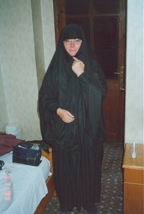 Kay trying on the chador, the Iranian essential