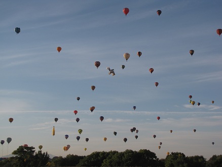 550 hot air balloons take to the air