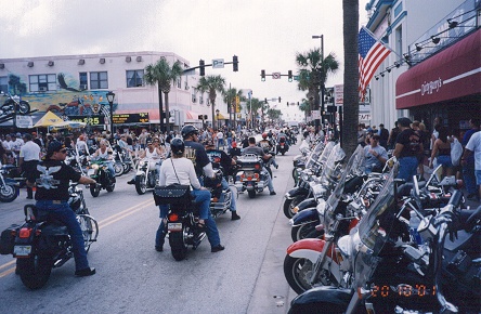 Daytona Beach Biketoberfest, mostly Harleys
