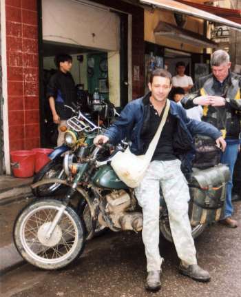 "Minsk-man" Digby Greenhalgh collects his clients and shares some of his knowledge of Minsks and Vietnam with me. In the evening he introduced taught me how to be a "killer-swiller" chasing beer with snake wine. 