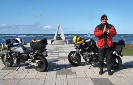 Andy Goldfine took this photo of me enjoying a perfect riding day at Cape Soya.