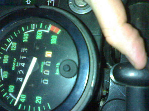 source for R80G/S odometer trip reset button?-18042008311.jpg