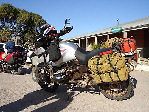 metal panniers v/s soft panniers-dsc03439.jpg