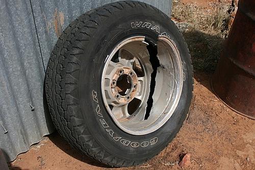 Overland and alloy split rims-img_3241.jpg