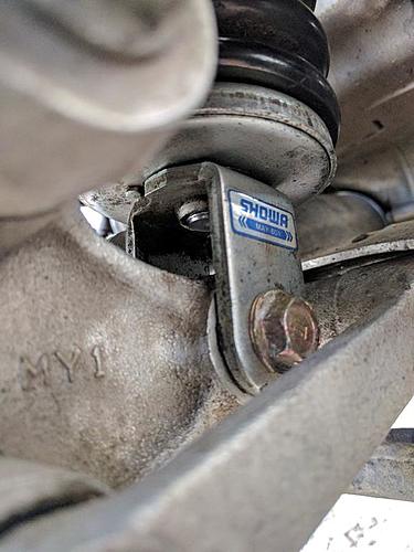 Click image for larger version

Name:	Honda XRV750 RD07a - rear shock absorber - photo.jpg
Views:	372
Size:	49.5 KB
ID:	19680