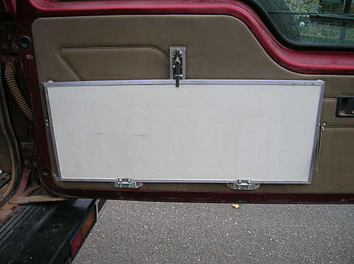 Disco rear door cooking tray/cabinet-dscn0069.jpg